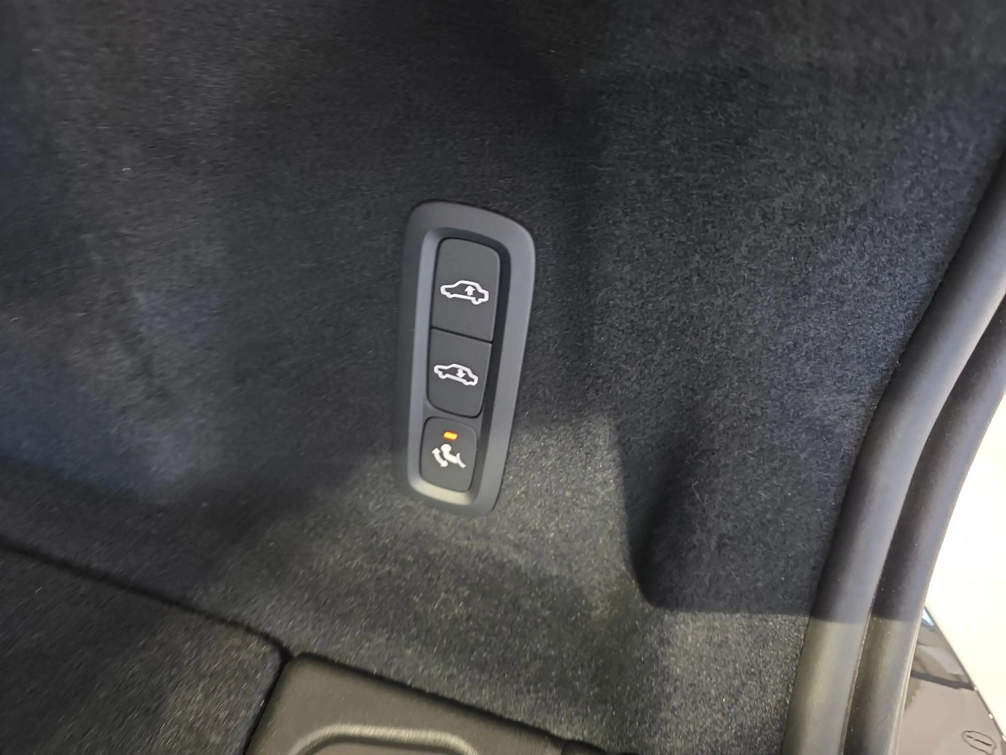 Volvo XC60 B5 Ultra Dark AWD ACC BLIS AHK FourC 360° — photo 15
