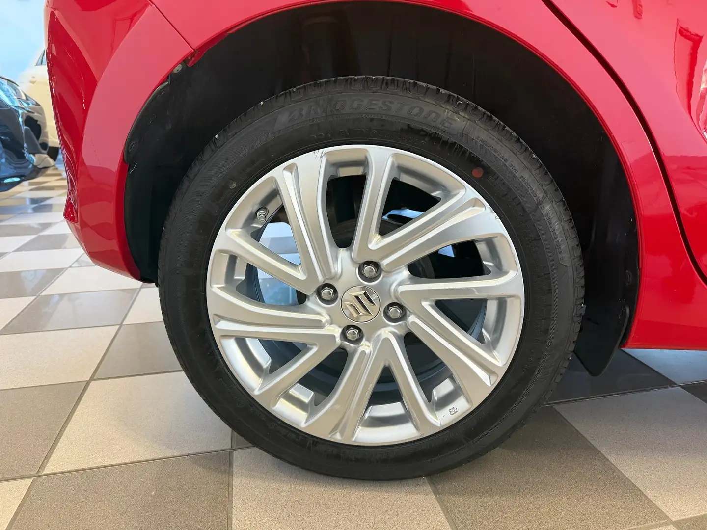 Suzuki Swift Swift 1.2 Hybrid Top 2wd "Bellissima" Rouge - 2