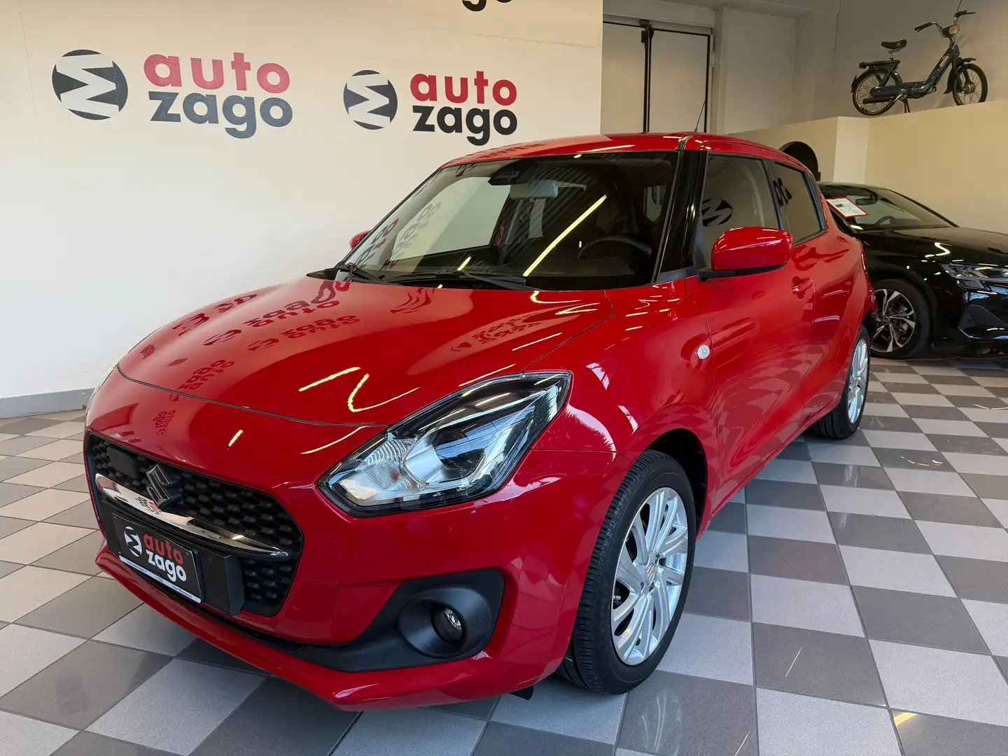 Suzuki Swift Swift 1.2 Hybrid Top 2wd "Bellissima" Rouge - 1