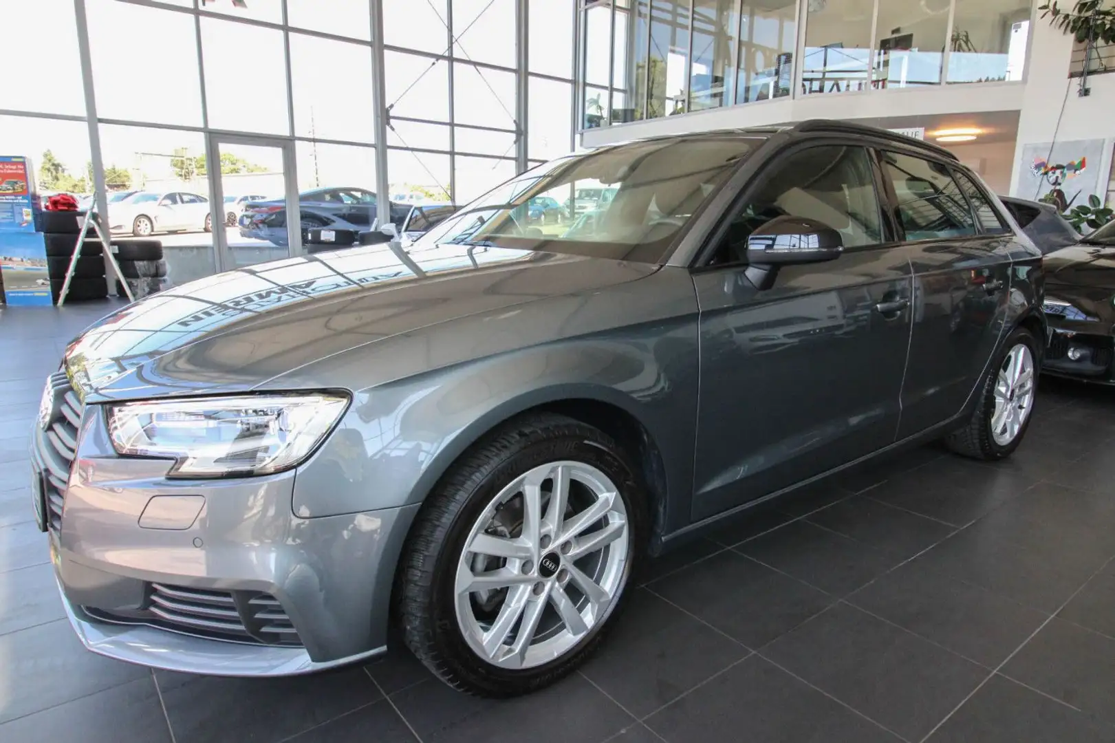 Audi A3 Sportback 30 TFSI S tronic/Navi/Klima/PDC/SHZ Grau - 1