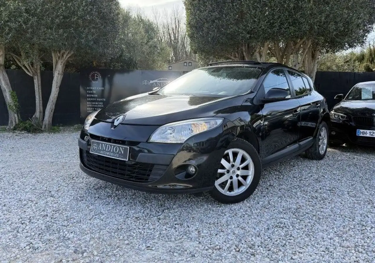 Renault Megane III 1.6 16V 110CH CARMINAT