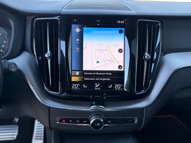 Volvo XC60 view 11