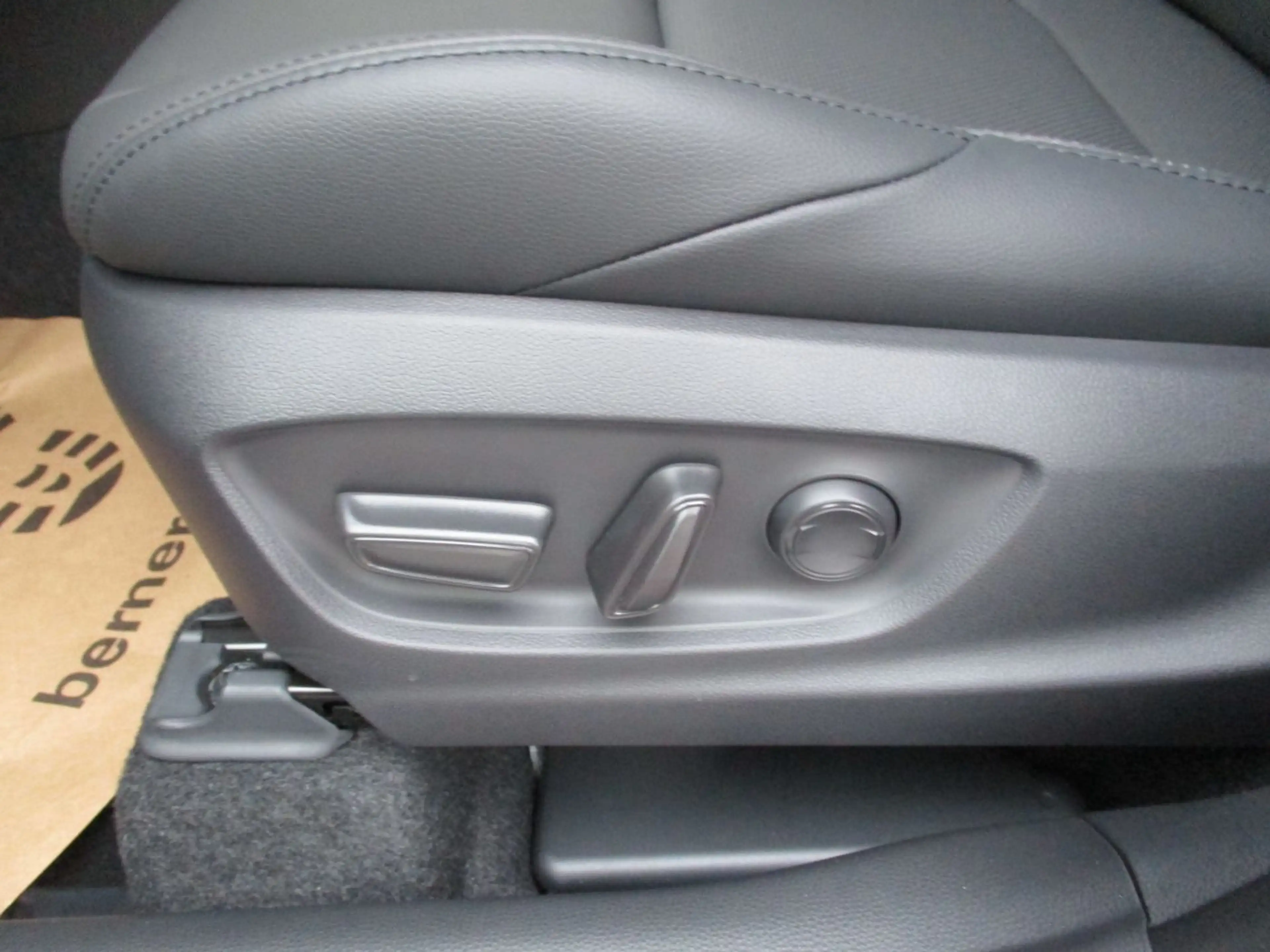 Toyota Corolla Cross 2.0 Lounge ACC+LED+Navi+Pano+SD+LM — photo 10