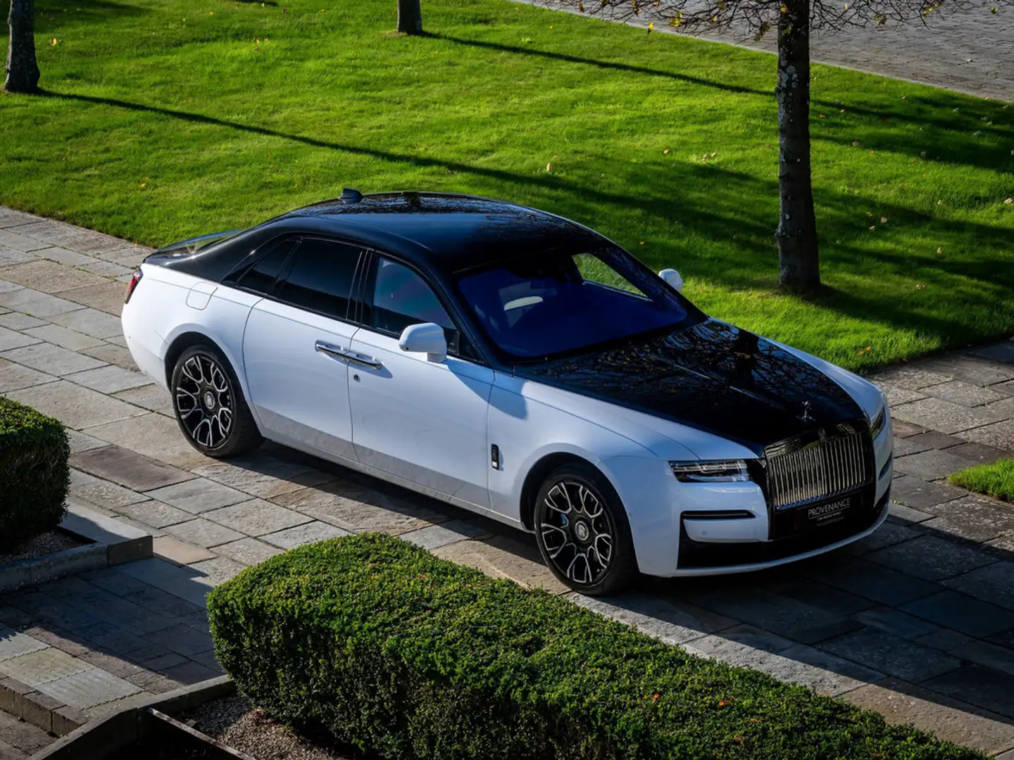 Rolls-Royce Ghost Black Badge *PROVENANCE* Weiß - 2