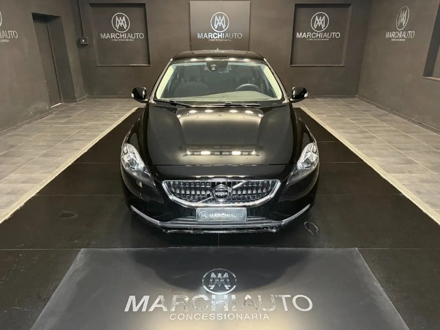 Volvo V40 T2 Plus Nero - 2