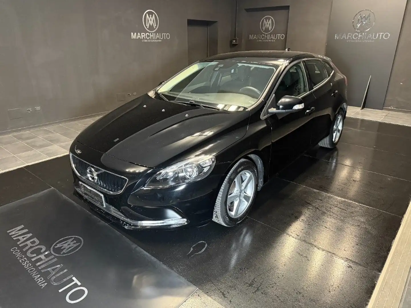 Volvo V40 T2 Plus Nero - 1