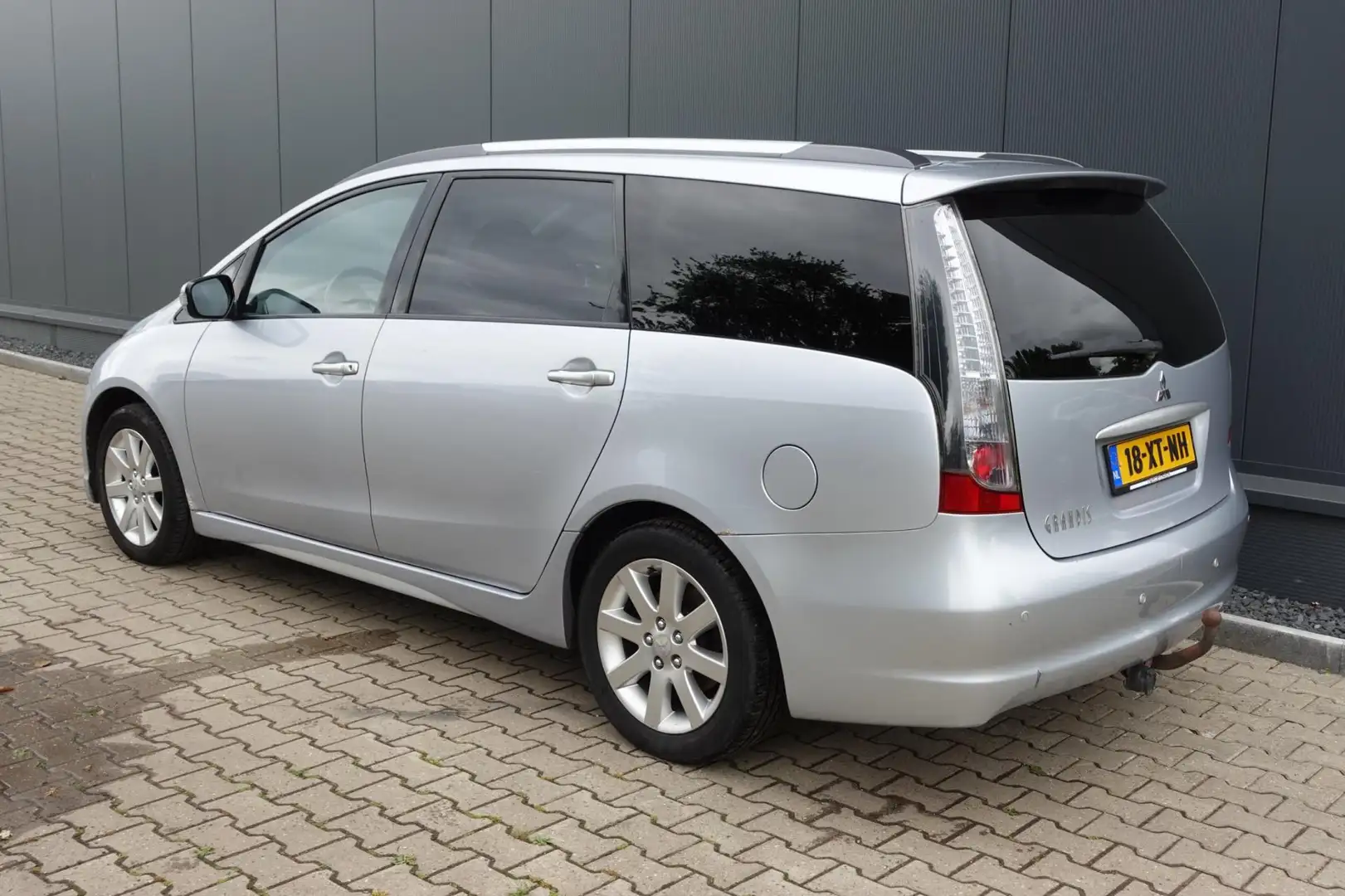 Mitsubishi Grandis 2.4-16V InSport 7-PERS Gris - 2