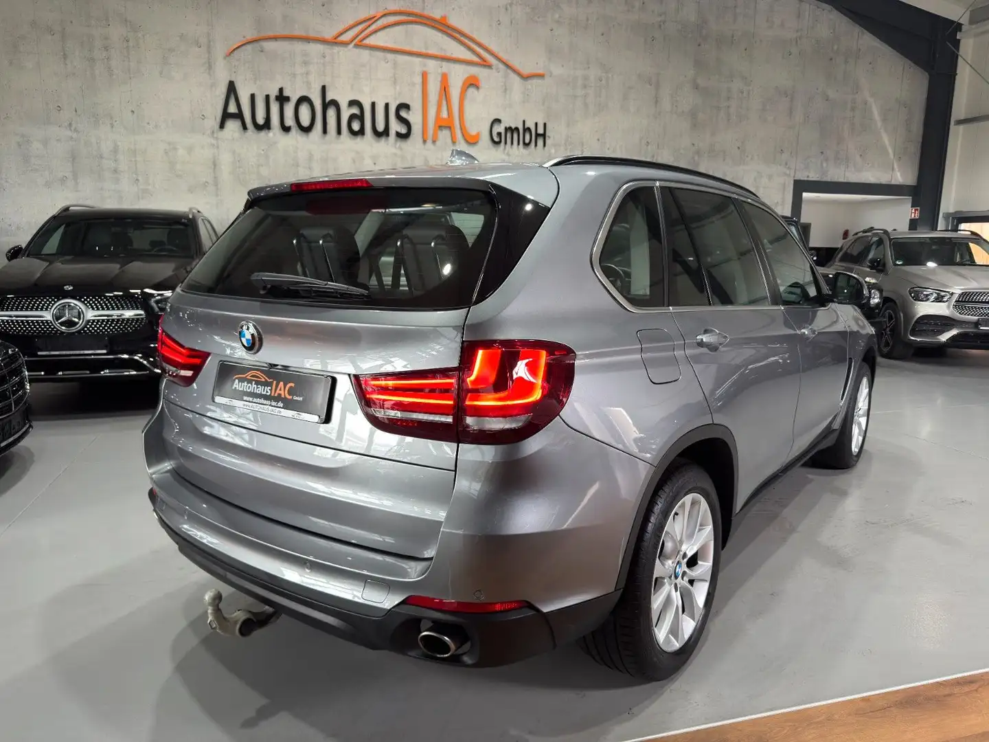 BMW X5 xDrive 25d/7 Sitze/PANO/StandHZ/Leder/2.HD Gris - 2