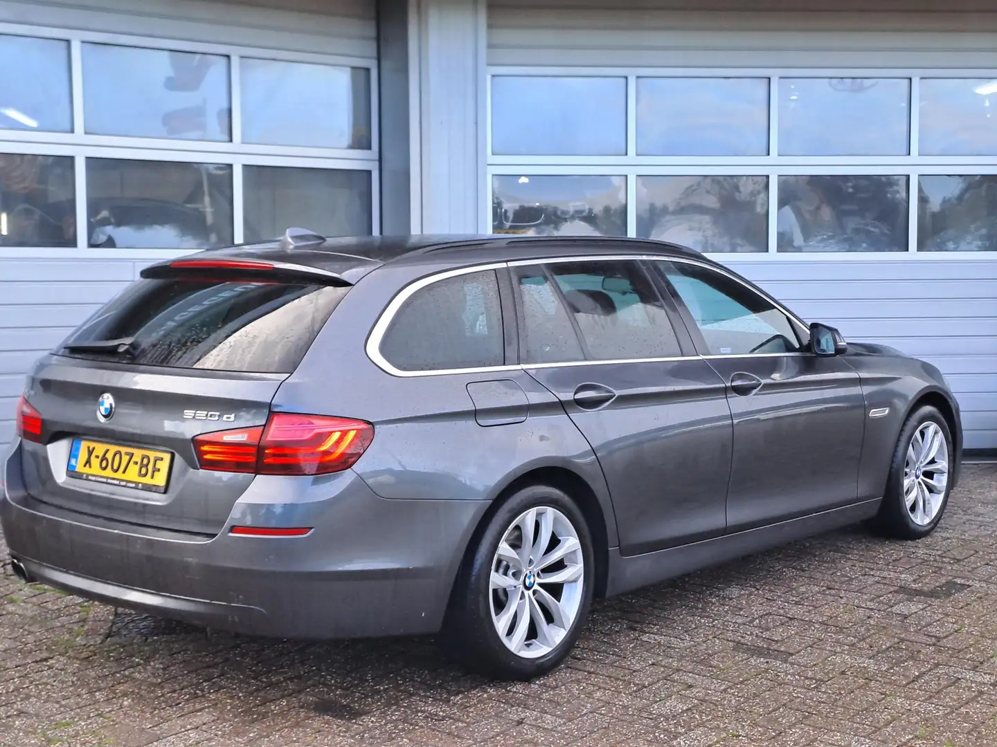 BMW 520 5-serie Touring 520xd High Executive, Xenon, Cruis Grijs - 2