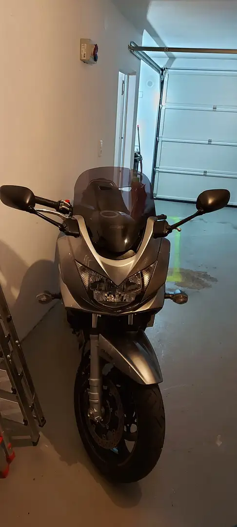 Suzuki Bandit 1250 Gris - 2
