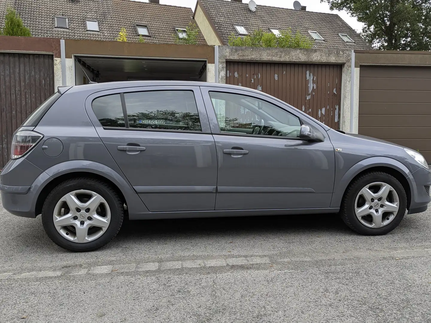 Opel Astra Astra 1,6 Catch Me 85 kW Grau - 2