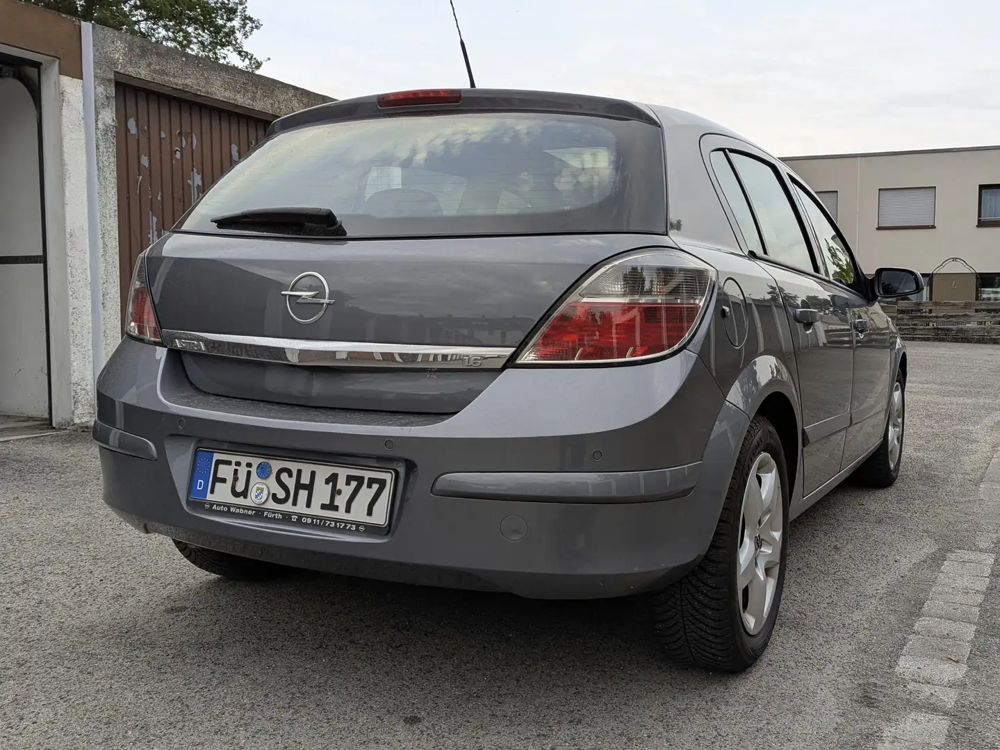Opel Astra Astra 1,6 Catch Me 85 kW Grau - 1
