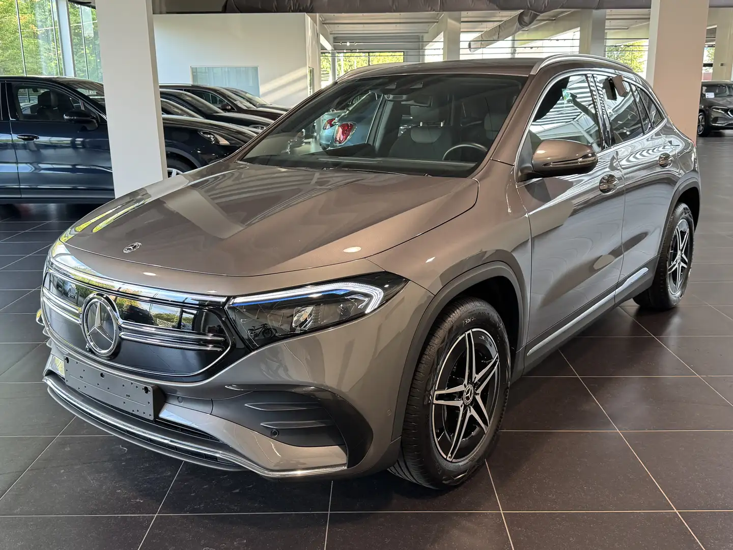 Mercedes-Benz EQA 250 AMG Amg, Mbux, Achteruitrij Camera, DAB Gris - 1