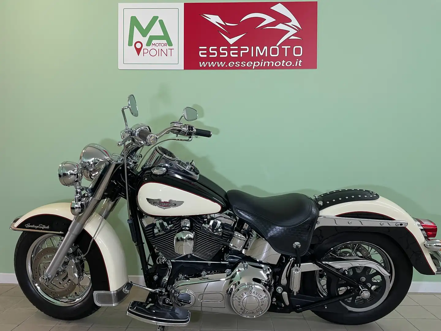 Harley-Davidson Heritage Softail 1584 Heritage Classic (2008 - 10) - FLSTC Beige - 2
