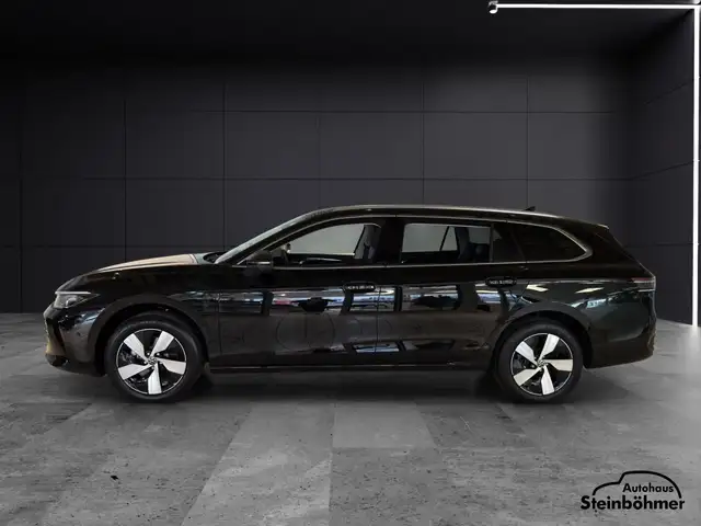 Volkswagen Passat view 3