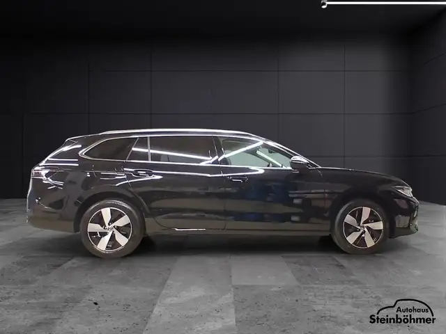 Volkswagen Passat view 9