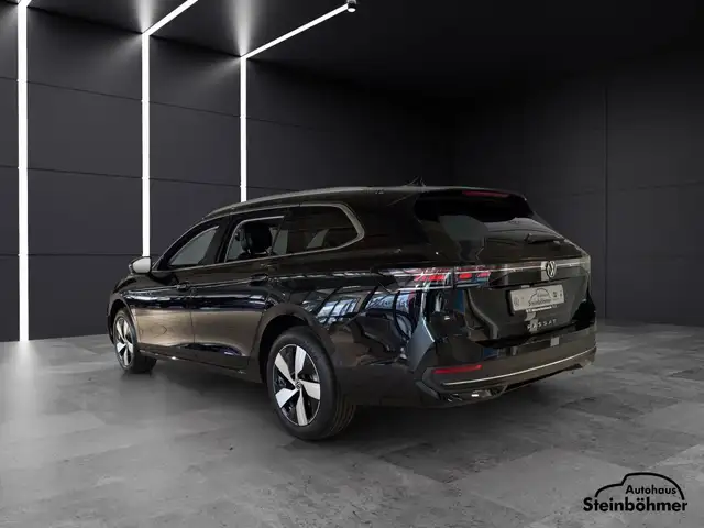 Volkswagen Passat view 4
