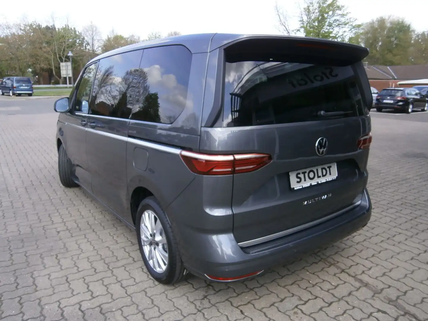 Volkswagen T7 Multivan Style 2.0 TDI, DSG Grau - 2
