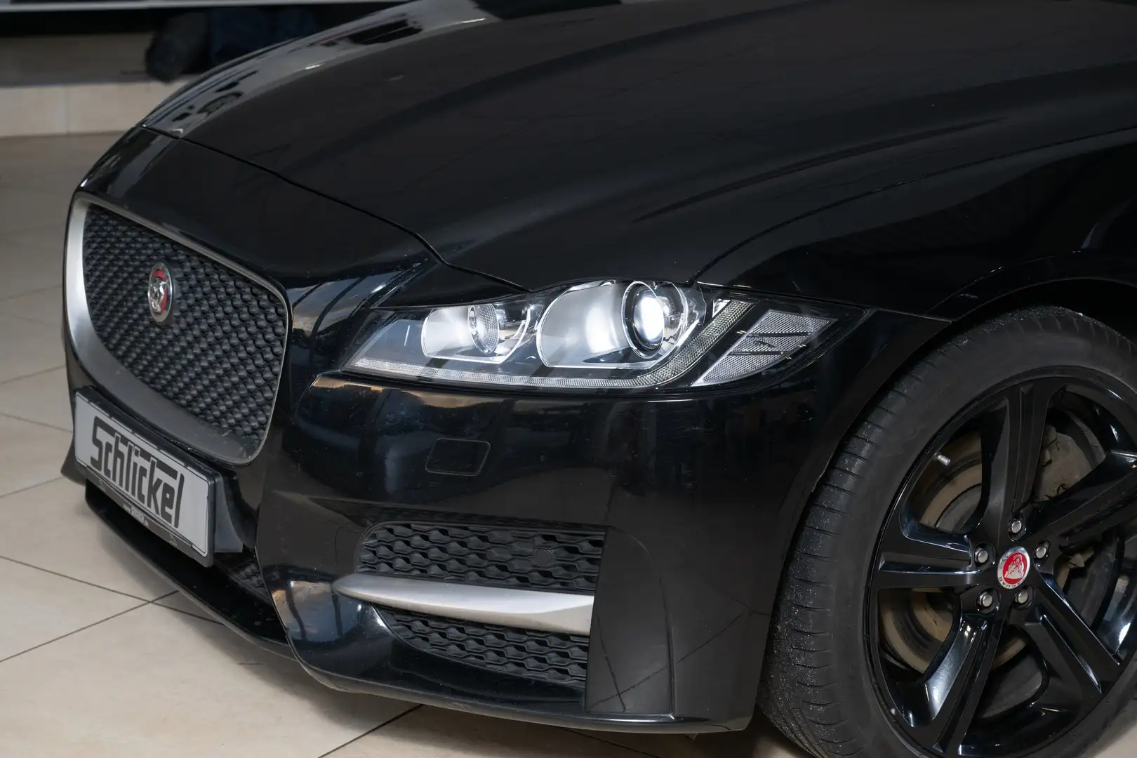 Jaguar XF 30t R-Sport AWD Navi Leder ACC 2-Zonen-Klimaauto. Schwarz - 2