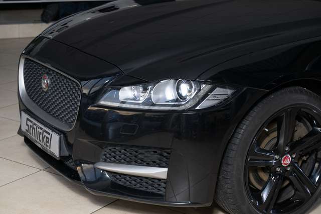Jaguar XF 30t R-Sport AWD Navi Leder ACC 2-Zonen-Klimaauto.