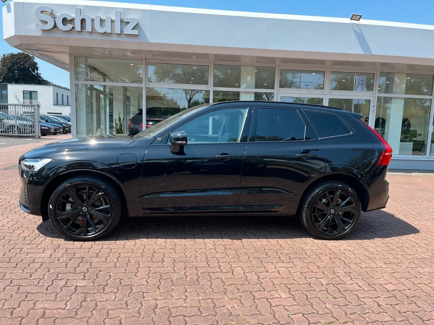 Volvo XC60 T6 Plug-in Hybrid ULTRA BLACK EDITION *VOLL Schwarz - 1