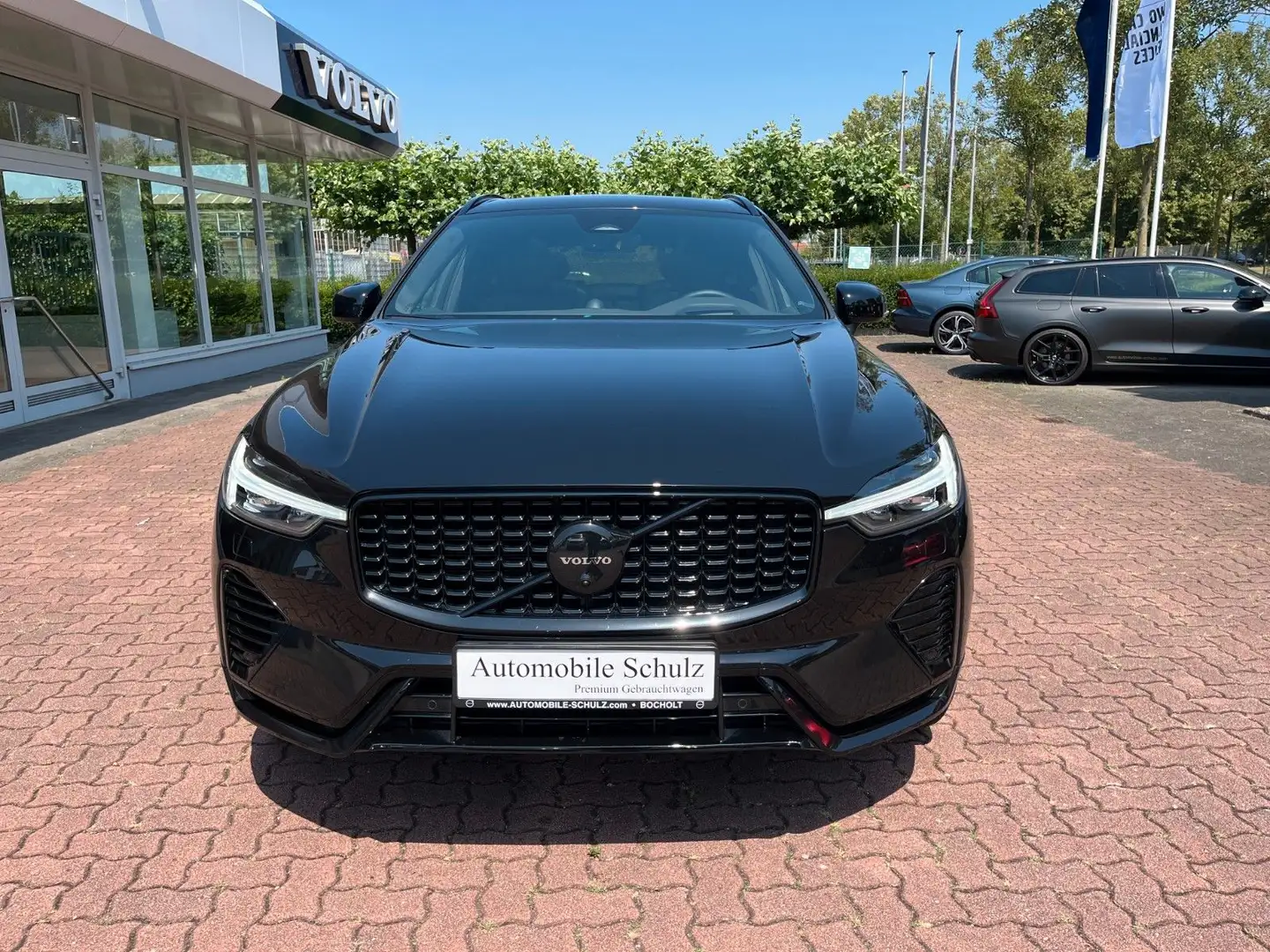 Volvo XC60 T6 Plug-in Hybrid ULTRA BLACK EDITION *VOLL Schwarz - 2