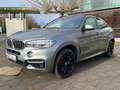 BMW X6 M d Navi Prof ACC LED 360°Cam Karman Kardon Grijs - thumbnail 4