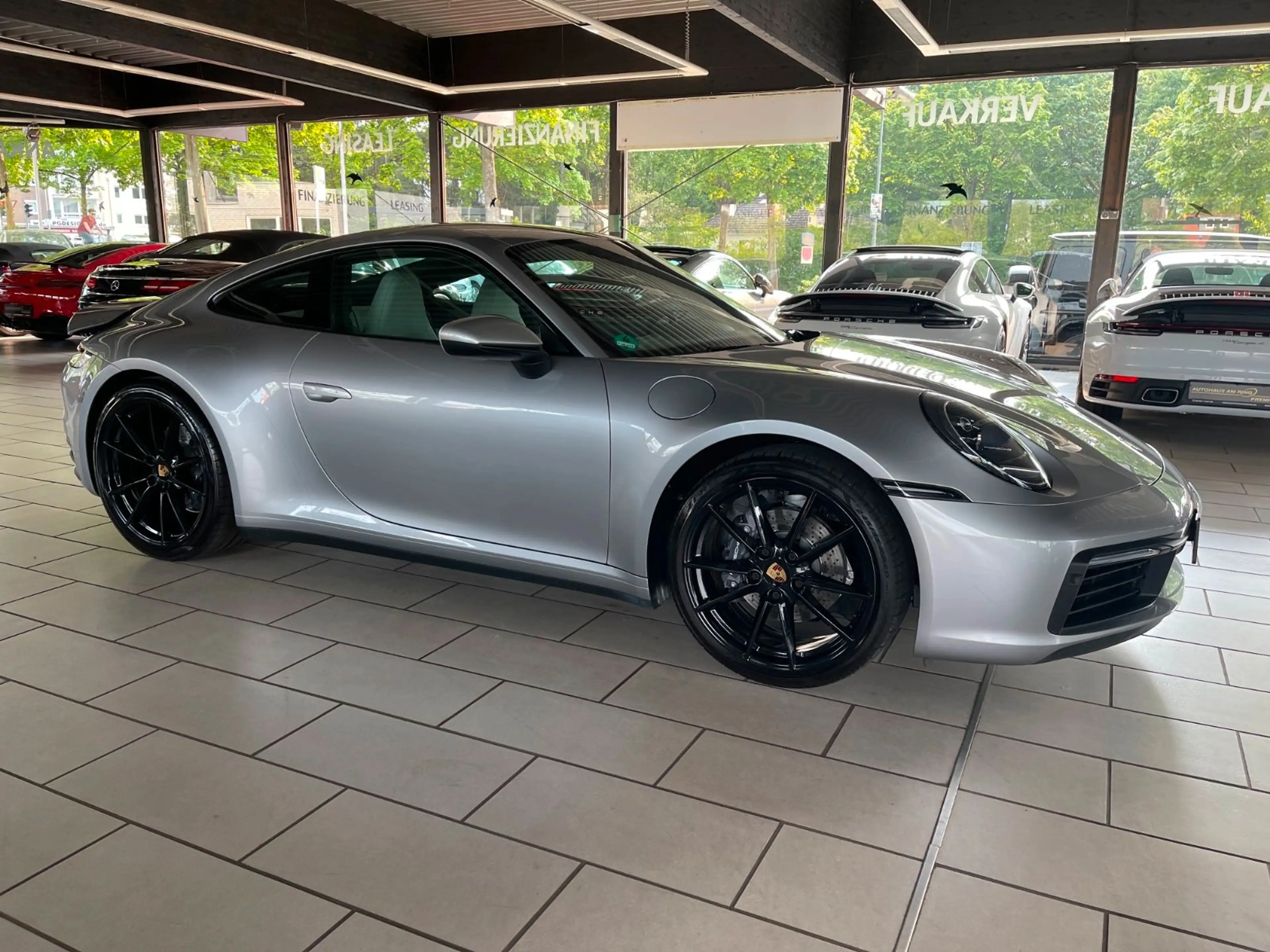 Porsche 992 Carrera Coupé SPORTABGAS BOSE 14WEGE CAM DAB — photo 4
