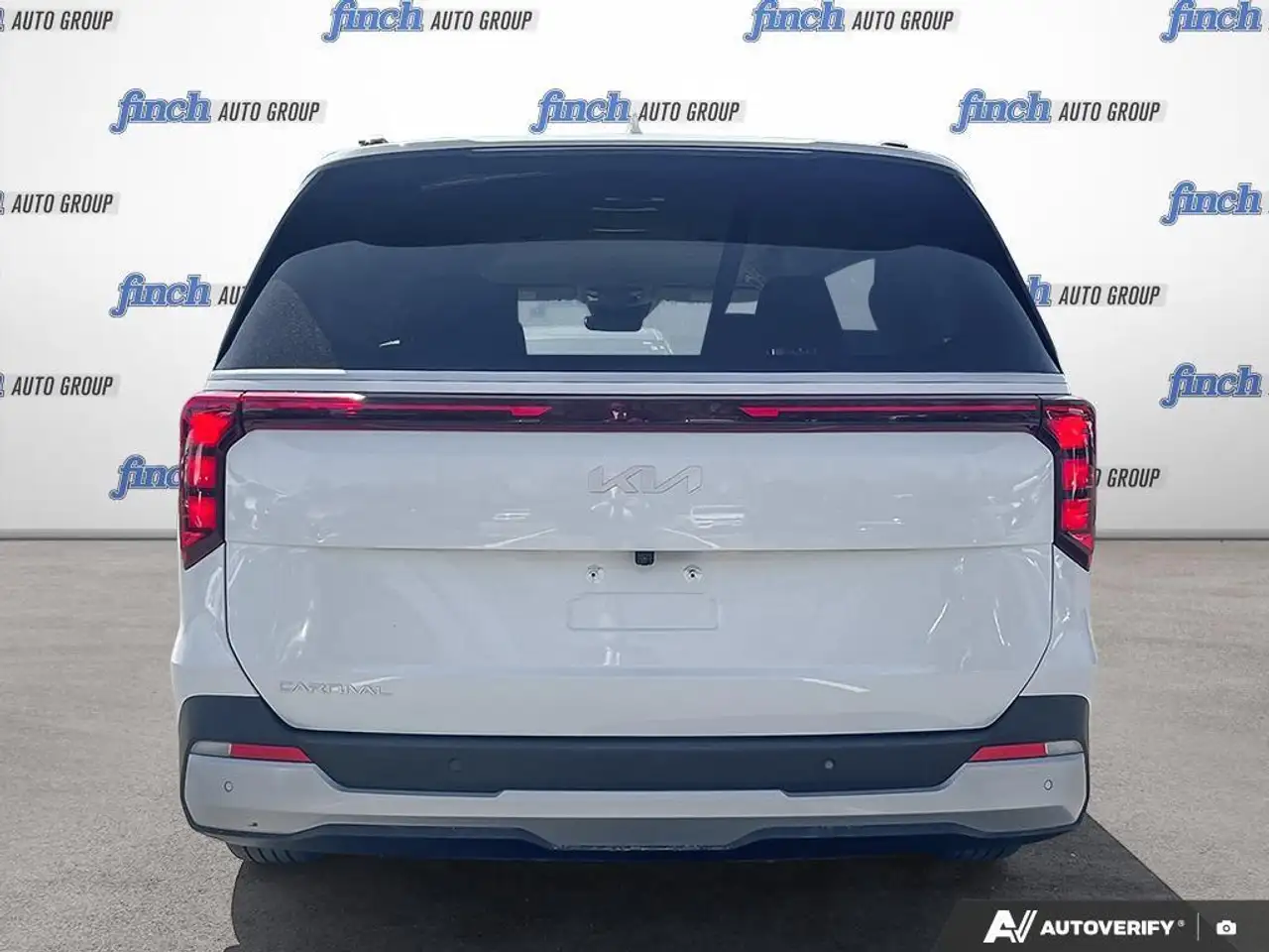 Kia Carnival снимка Kia Carnival