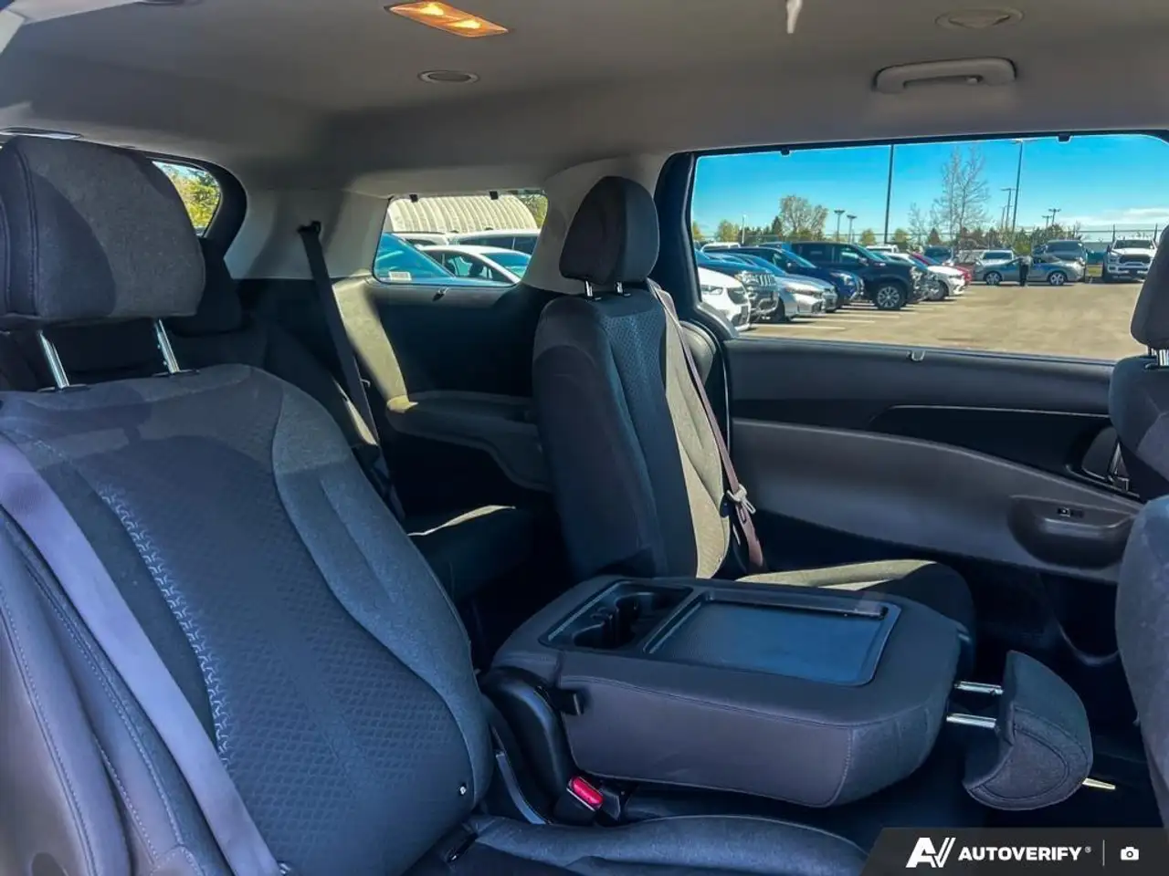 Kia Carnival снимка Kia Carnival