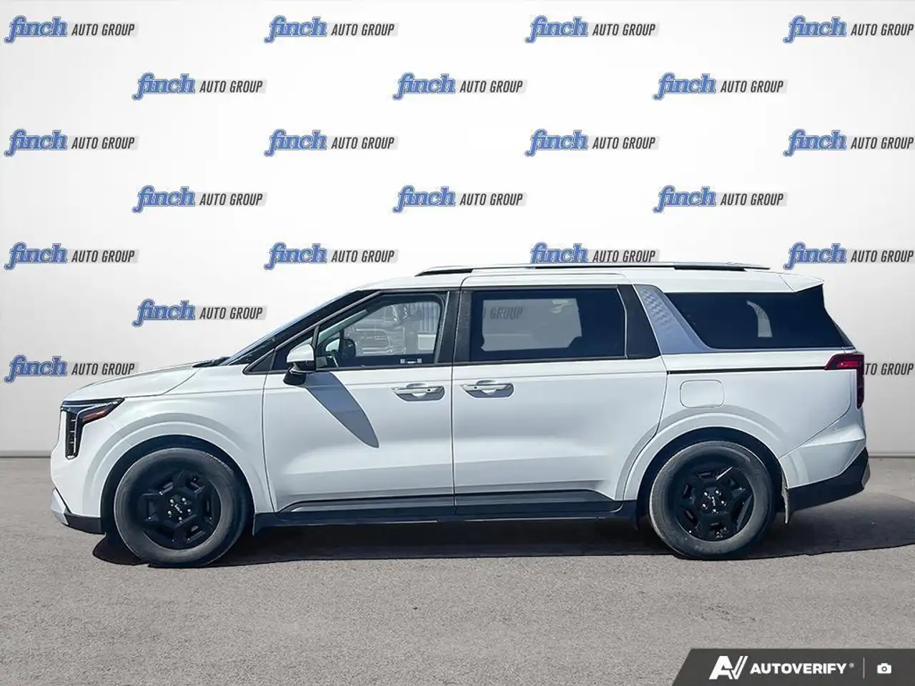 Kia Carnival снимка Kia Carnival