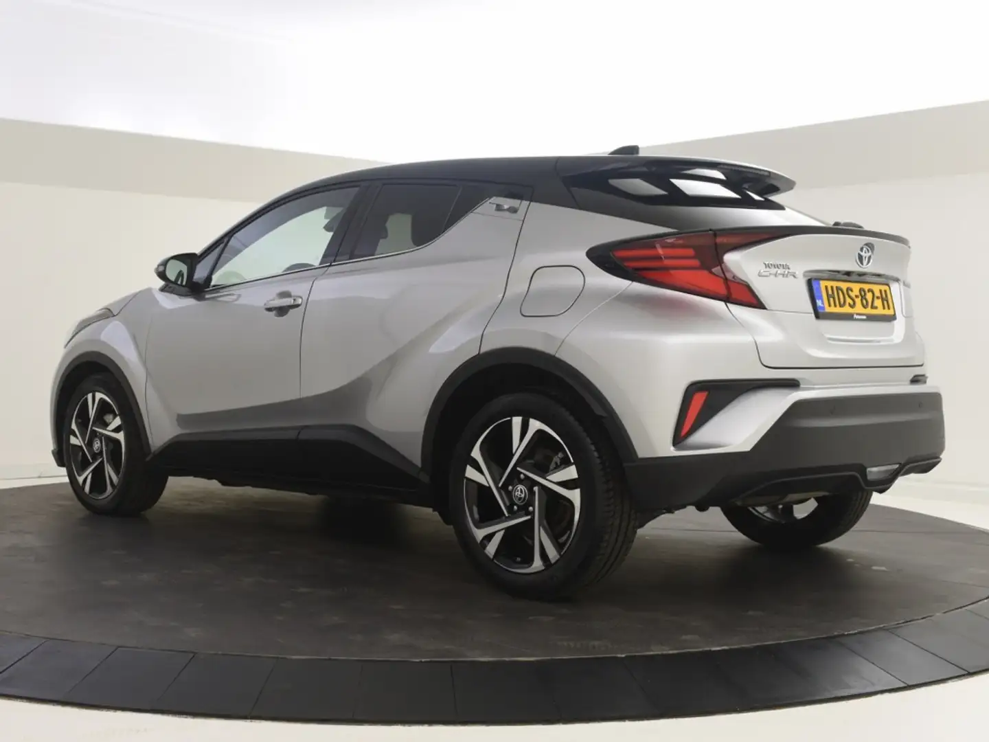 Toyota C-HR 1.8 Hybrid Bi Tone | Stuur & Stoelverwarming | PDC Zilver - 2