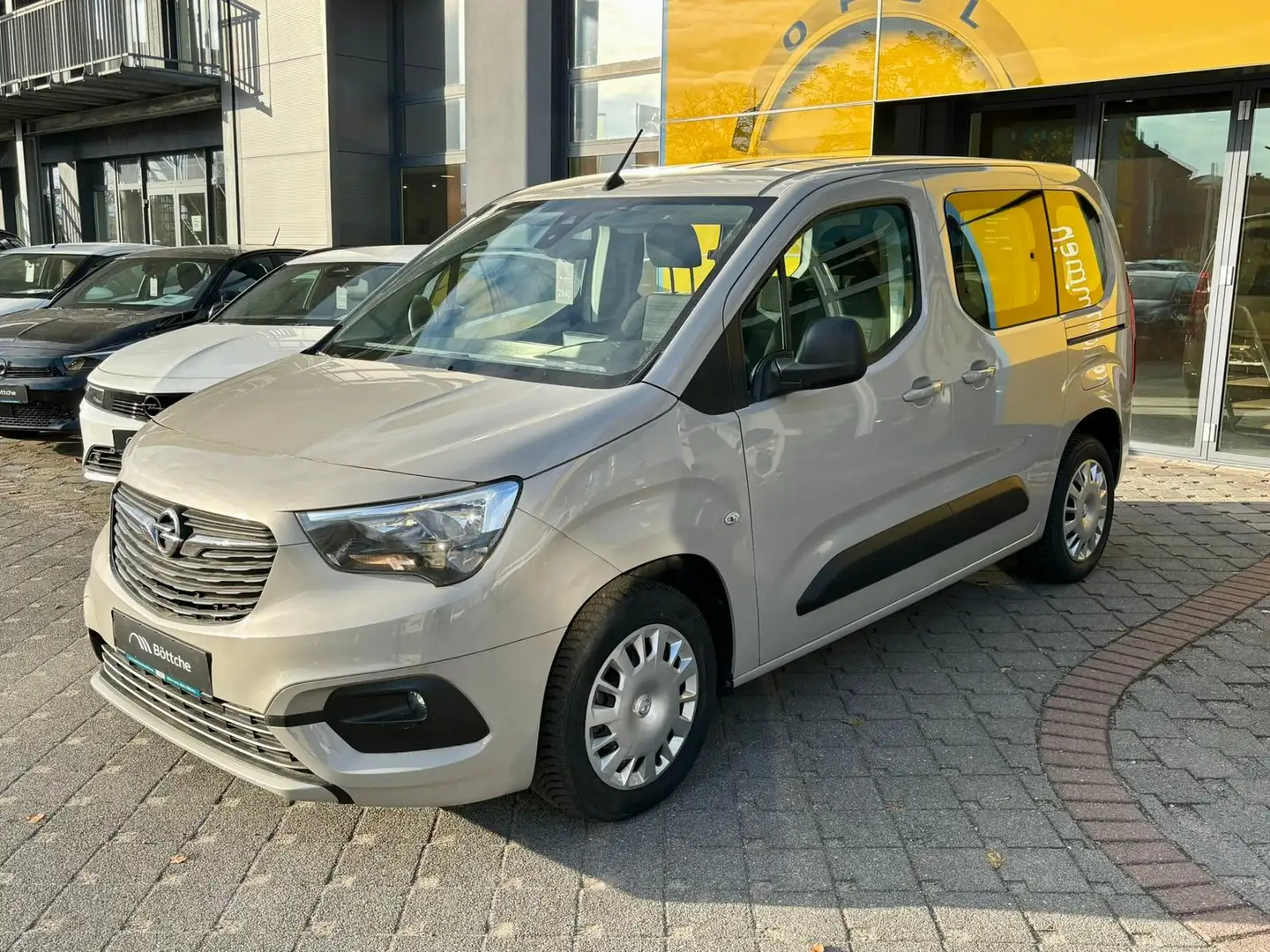 Opel Combo Life Edition/PDC/DAB/SHZ/LHZ/Tempomat/Allwetter Šedá - 2