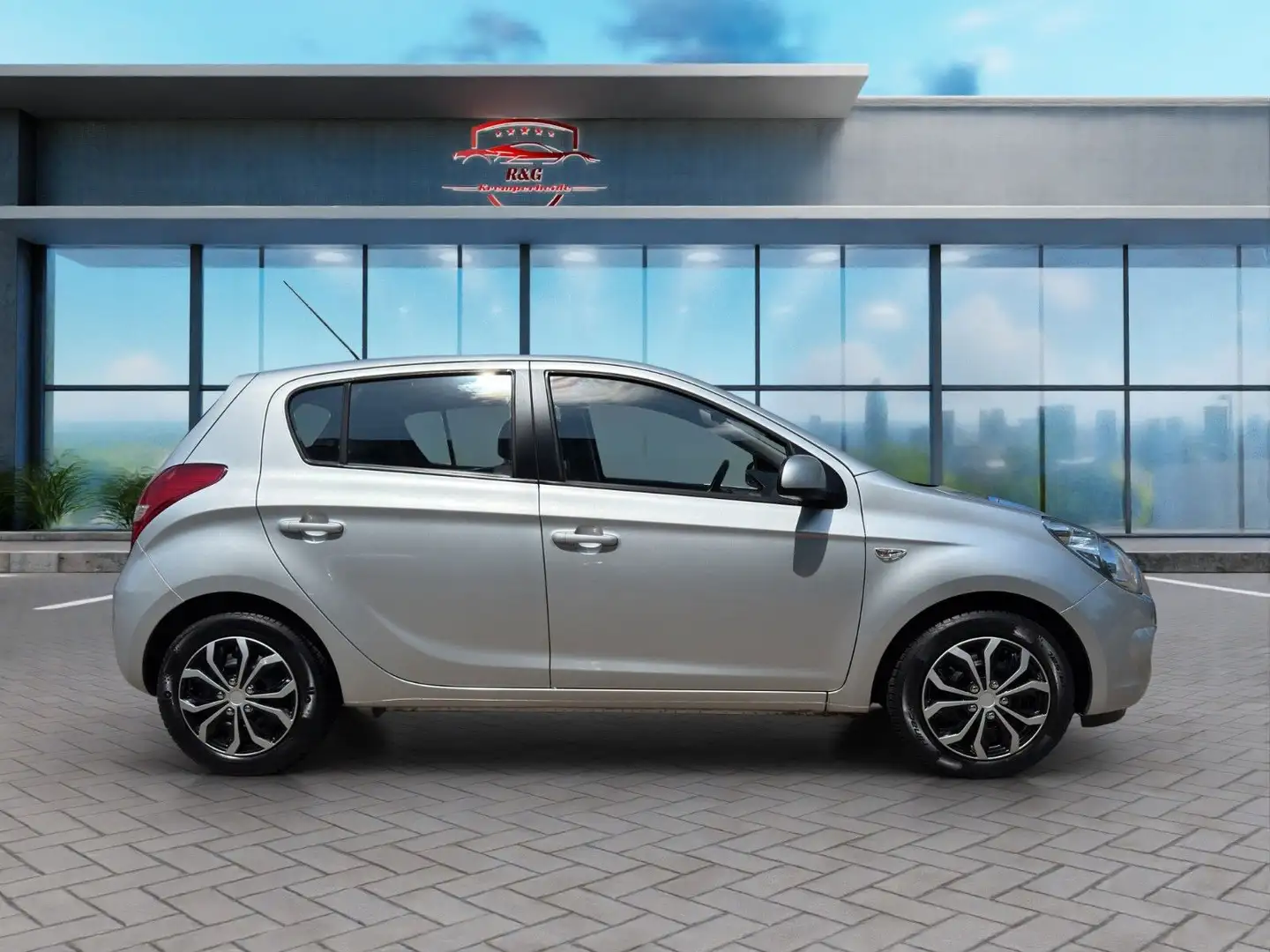 Hyundai i20 Comfort (Tüv und Service Neu) Silber - 2