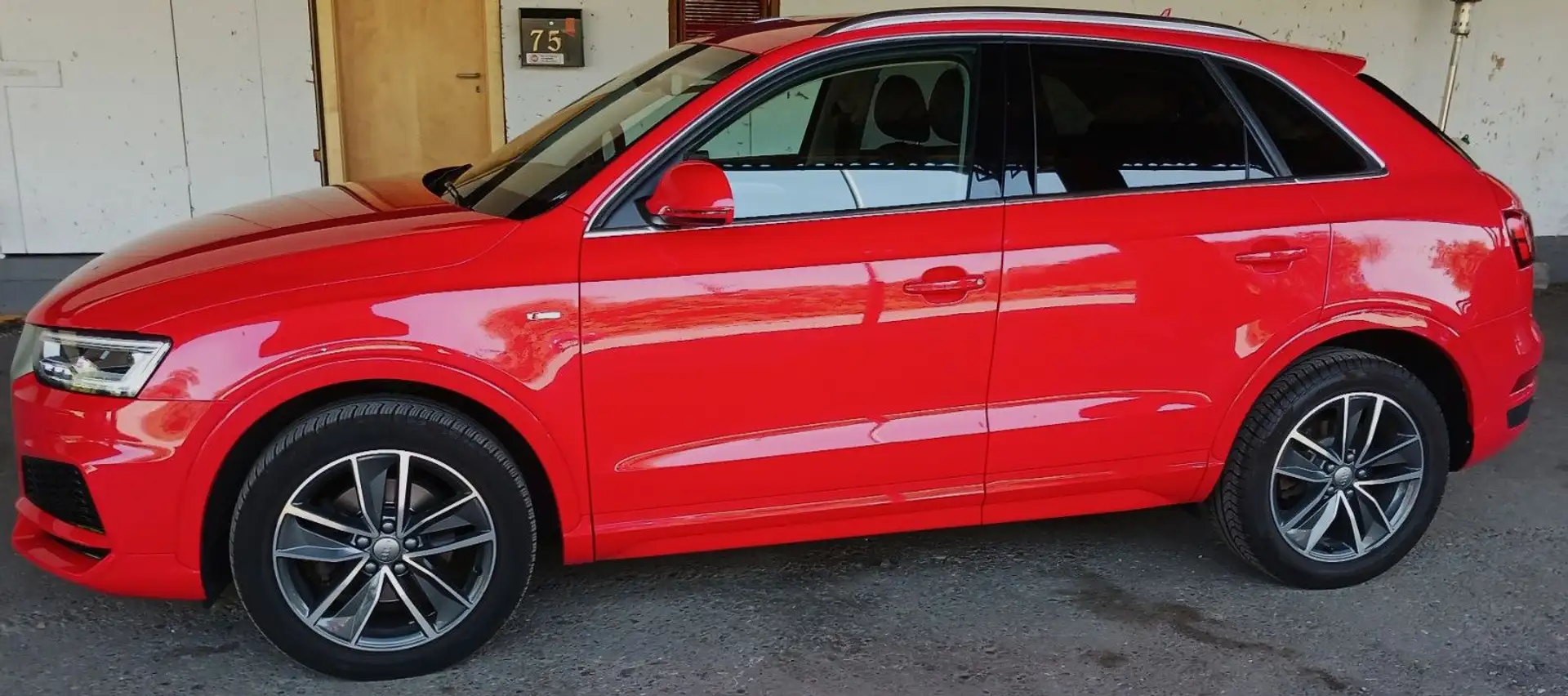 Audi Q3 sport 1.5 TSI 110 kW aut. Navi,LED,Sitzh.,Alu Rot - 2