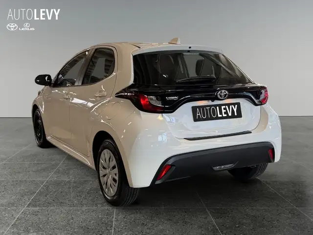 Toyota Yaris view 4