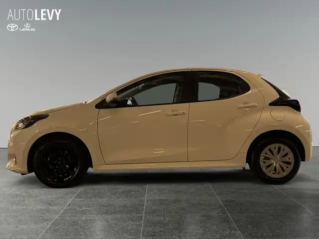 Toyota Yaris view 3