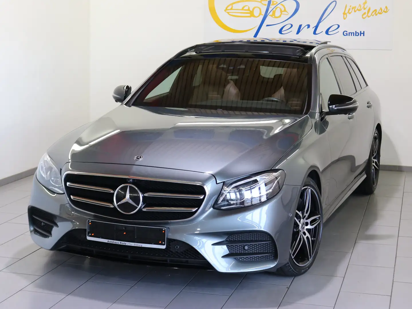 Mercedes-Benz E 300 D T AMG-LINE"PANO"MASSAGE"HUP"DTR+"SITZKLM"MMY"360 Grijs - 2