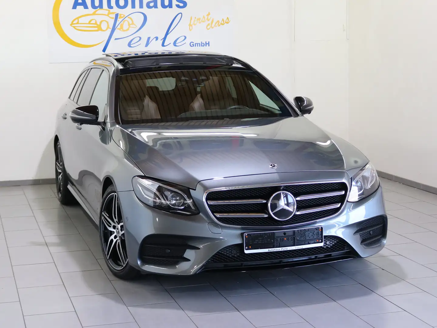Mercedes-Benz E 300 D T AMG-LINE"PANO"MASSAGE"HUP"DTR+"SITZKLM"MMY"360 Grijs - 1