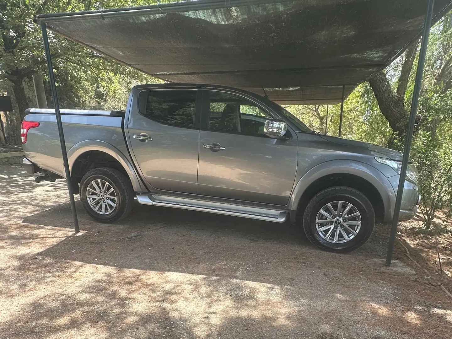 Mitsubishi L200 L200 d.cab 2.4d Diamond Pack 4wd 181cv N1 E6 Szary - 1