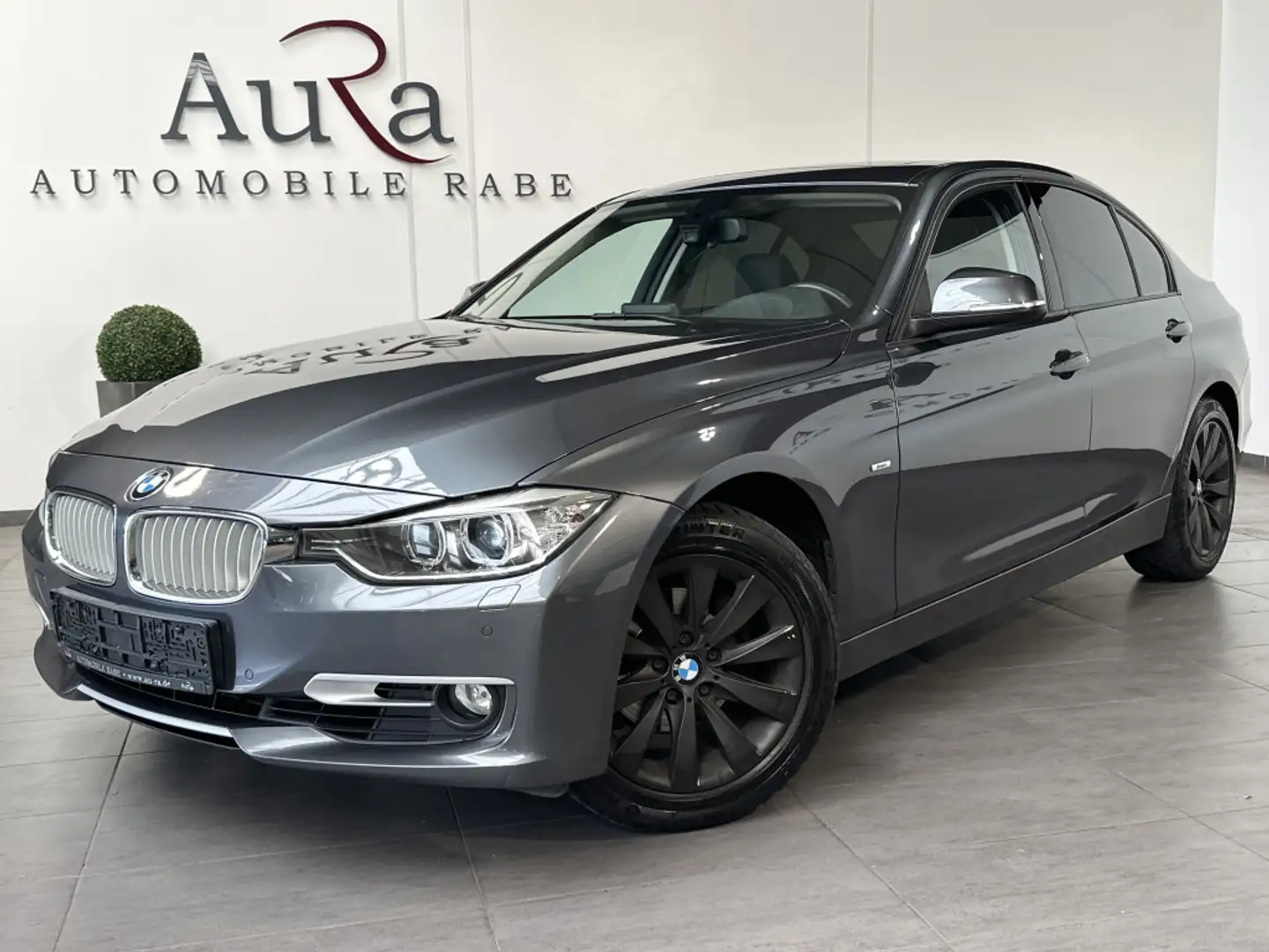 BMW 320 Limousine Aut. NAV+XEN+SHZ+PDC+GLASDACH+AHK Grau - 1
