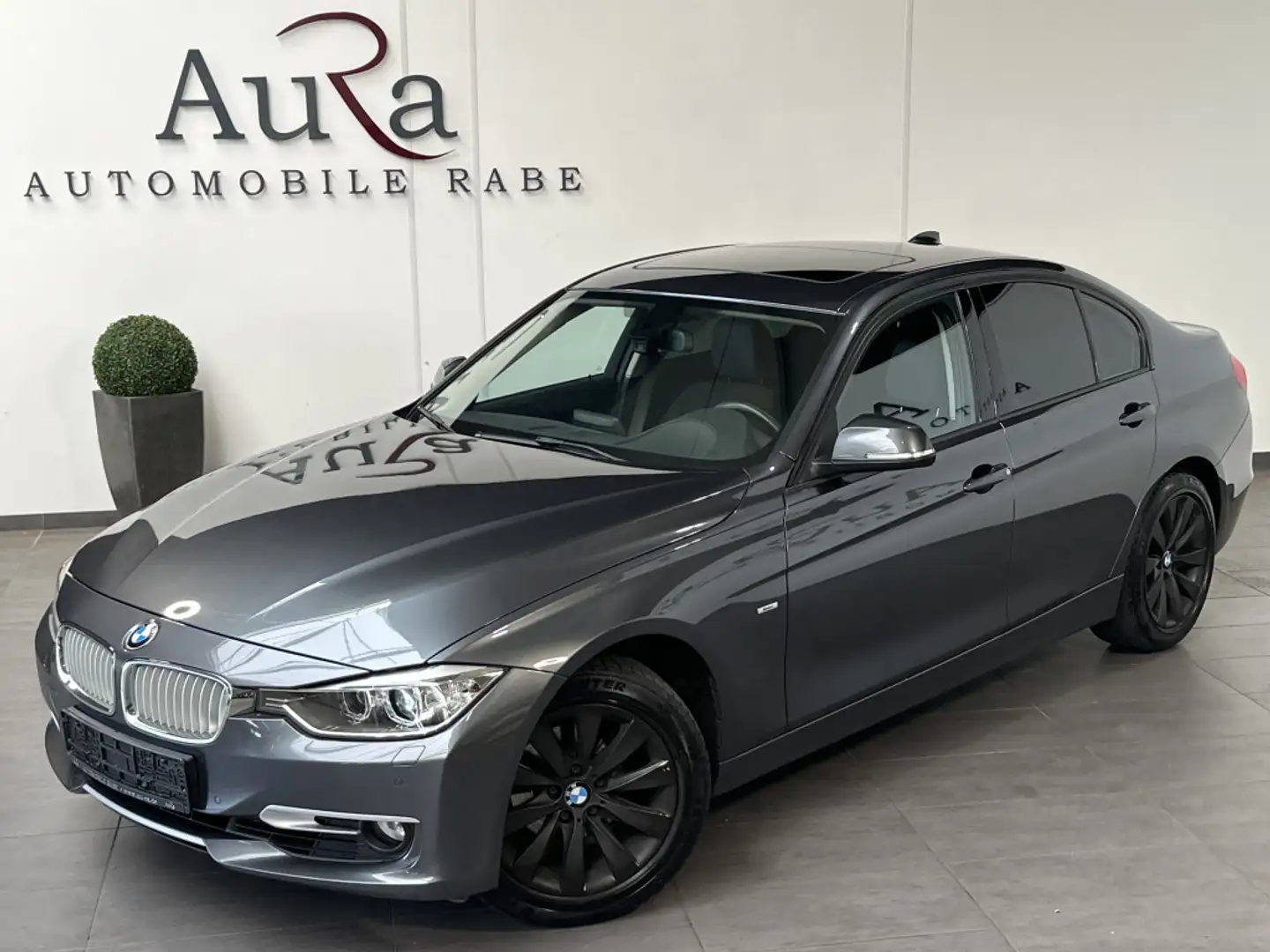 BMW 320 Limousine Aut. NAV+XEN+SHZ+PDC+GLASDACH+AHK Grau - 2