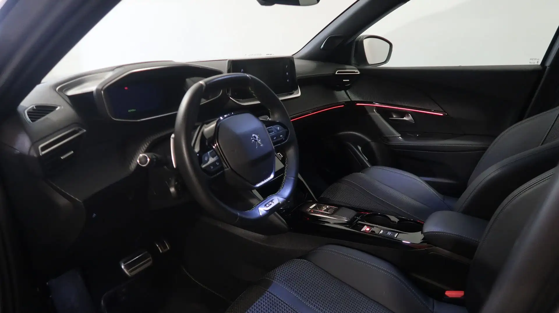 Peugeot 2008 BlueHDi 130 S&S EAT8 GT - 2