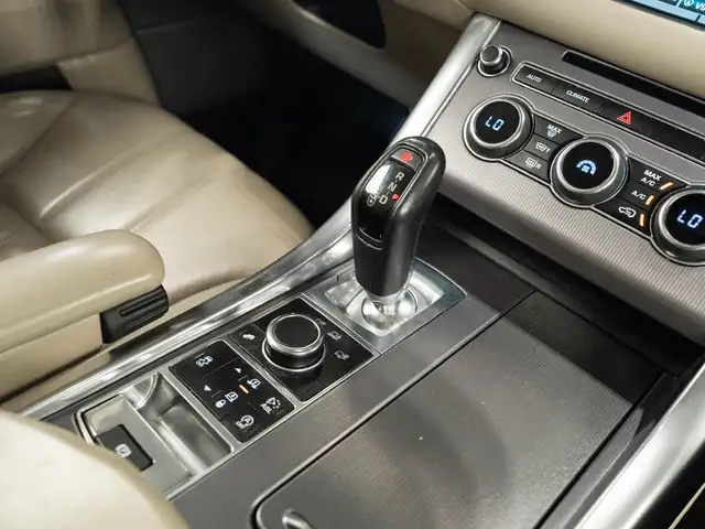 Land Rover Range Rover Sport view 12