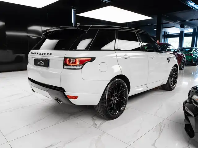 Land Rover Range Rover Sport view 3