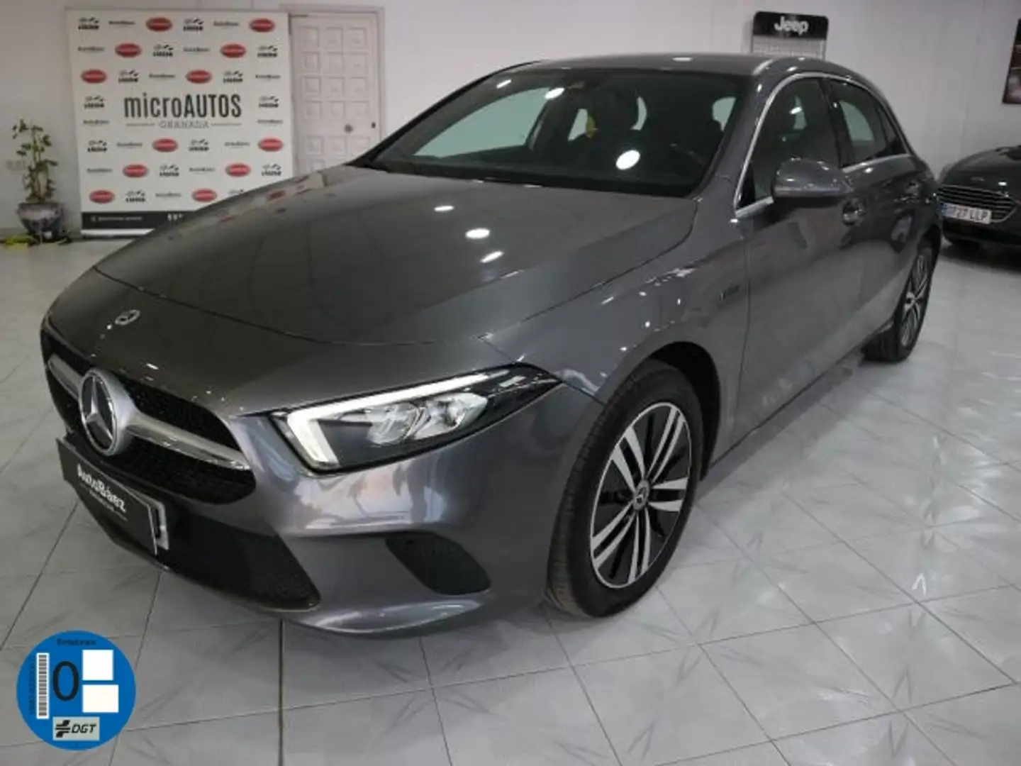 Mercedes-Benz A 250 A250E AT8 220CV Gris - 2
