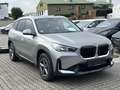 BMW X1 20dxA +NAVI+SPORTSITZ+LED+SHZ+LHZ+CAM+FLA+ Silber - thumbnail 3