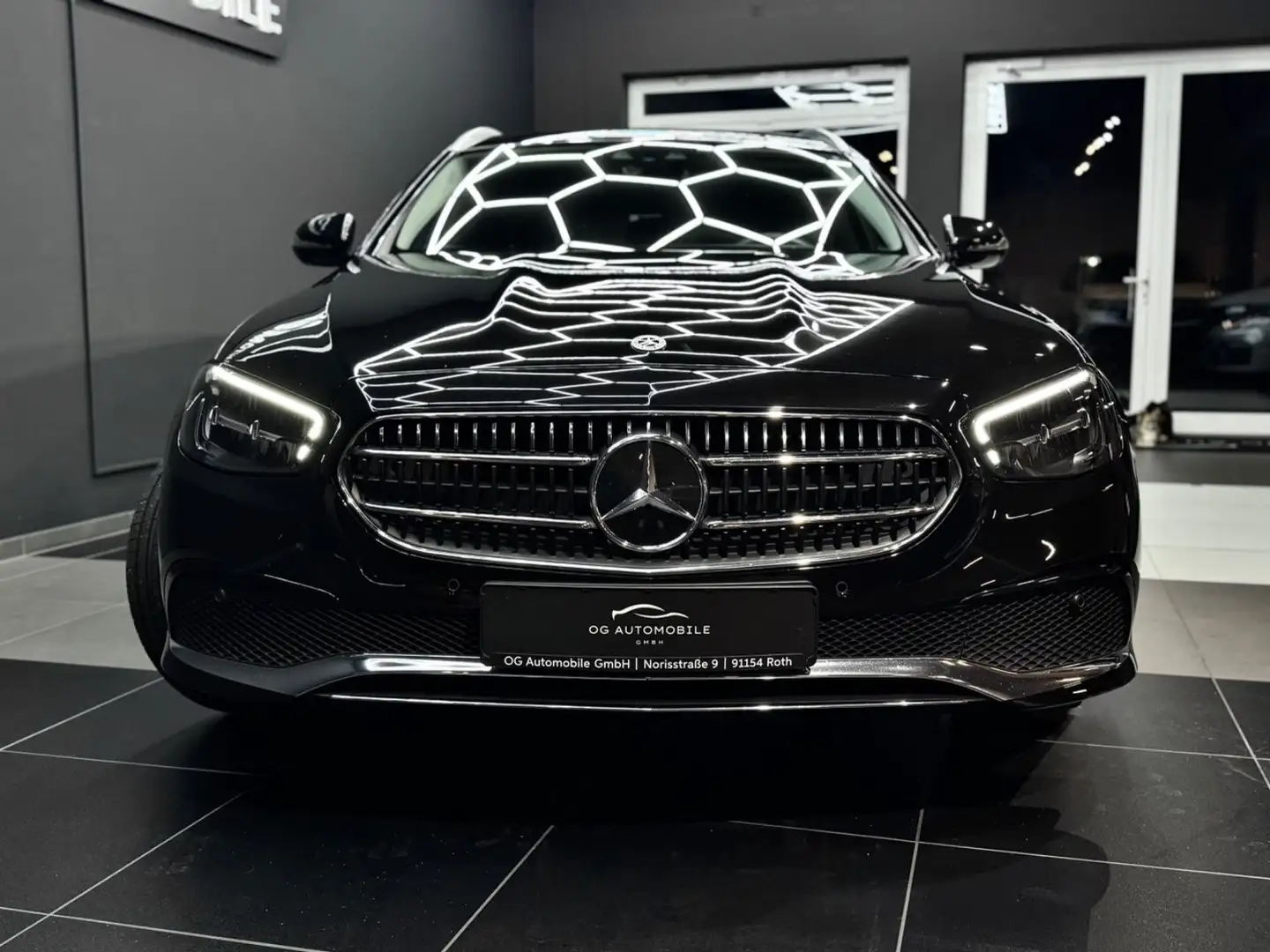 Mercedes-Benz E 300 T e Avantgarde*BURMESTER*SITZKLIMA*HEADUP Noir - 2