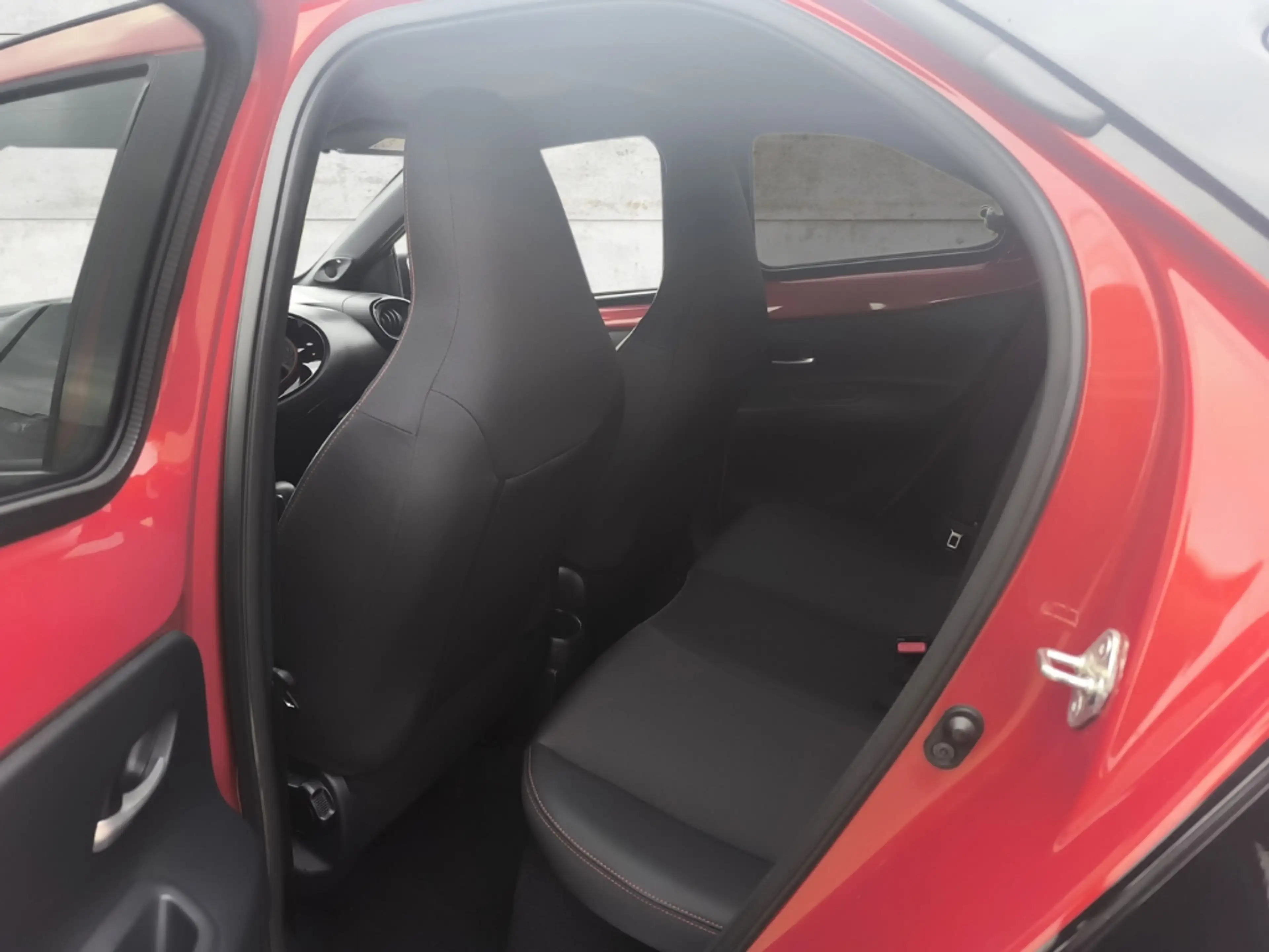 Toyota Aygo X Explore Soundsystem JBL LED Apple CarPlay Android — photo 9