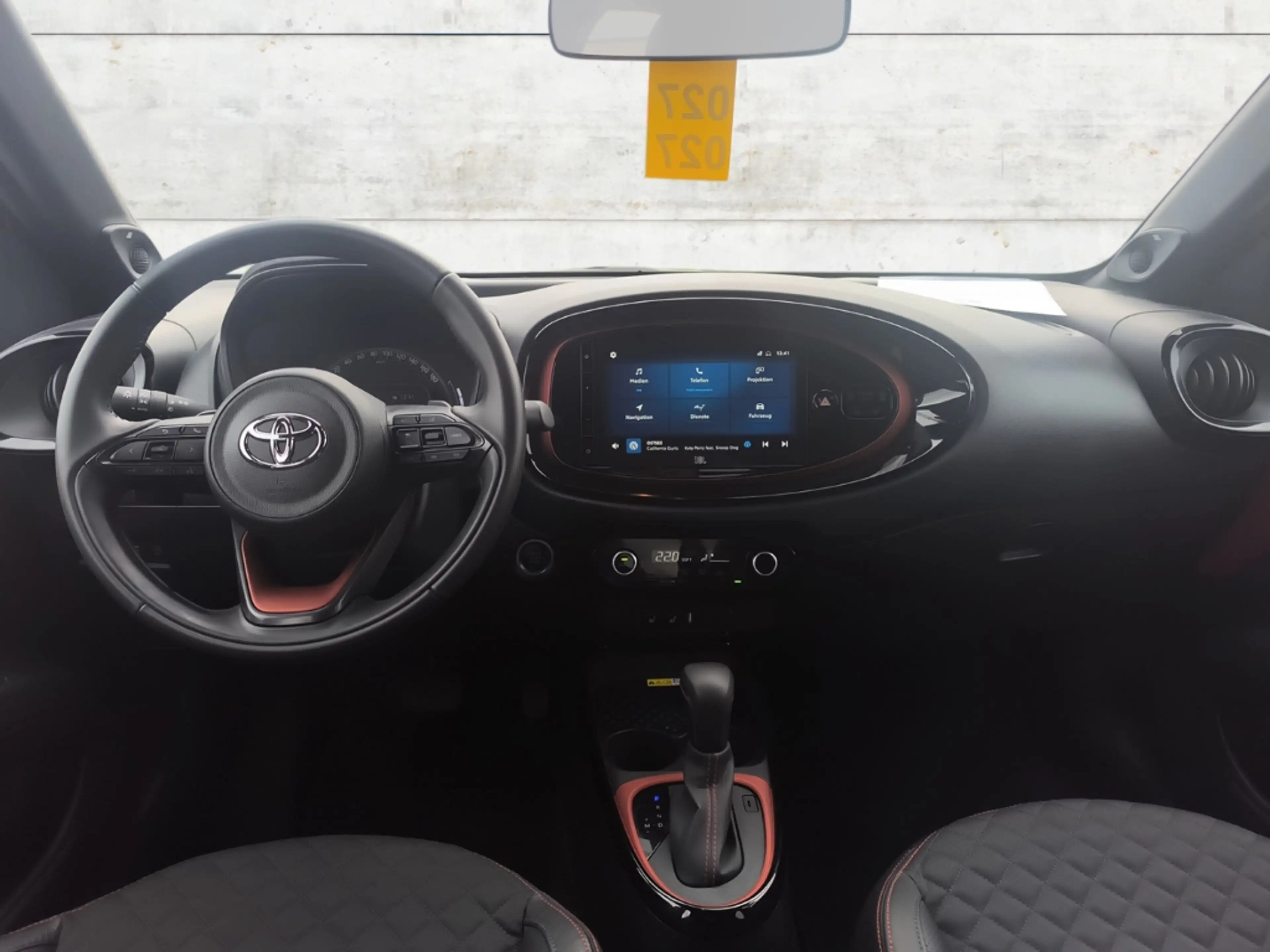 Toyota Aygo X Explore Soundsystem JBL LED Apple CarPlay Android — photo 11
